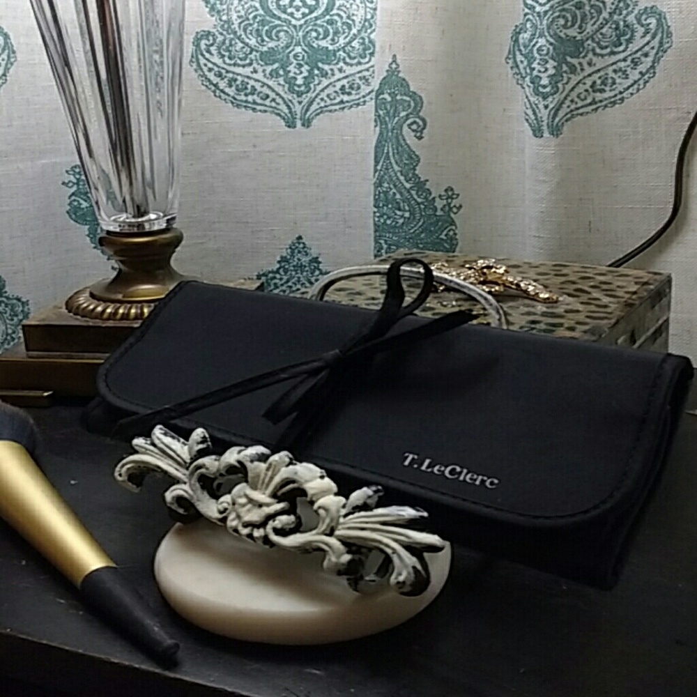 T. LeClerc  Make up brush case